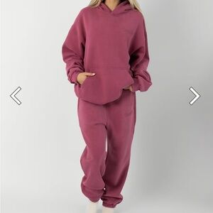 Comfrt Minimalist Sweatpants Joggers in Berry